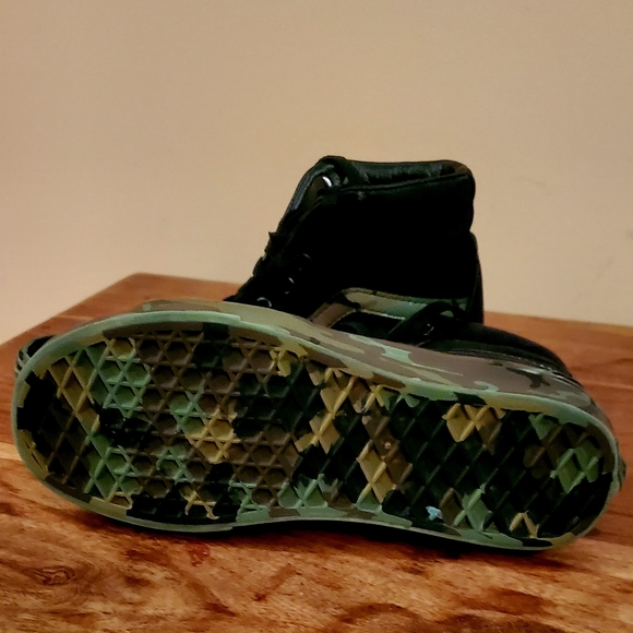 Vans - Picture 2 of 3